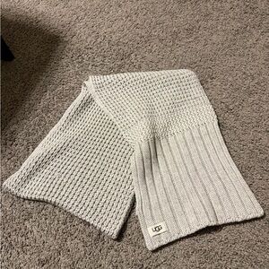 UGG Gray Knit Scarf with Textured Panels